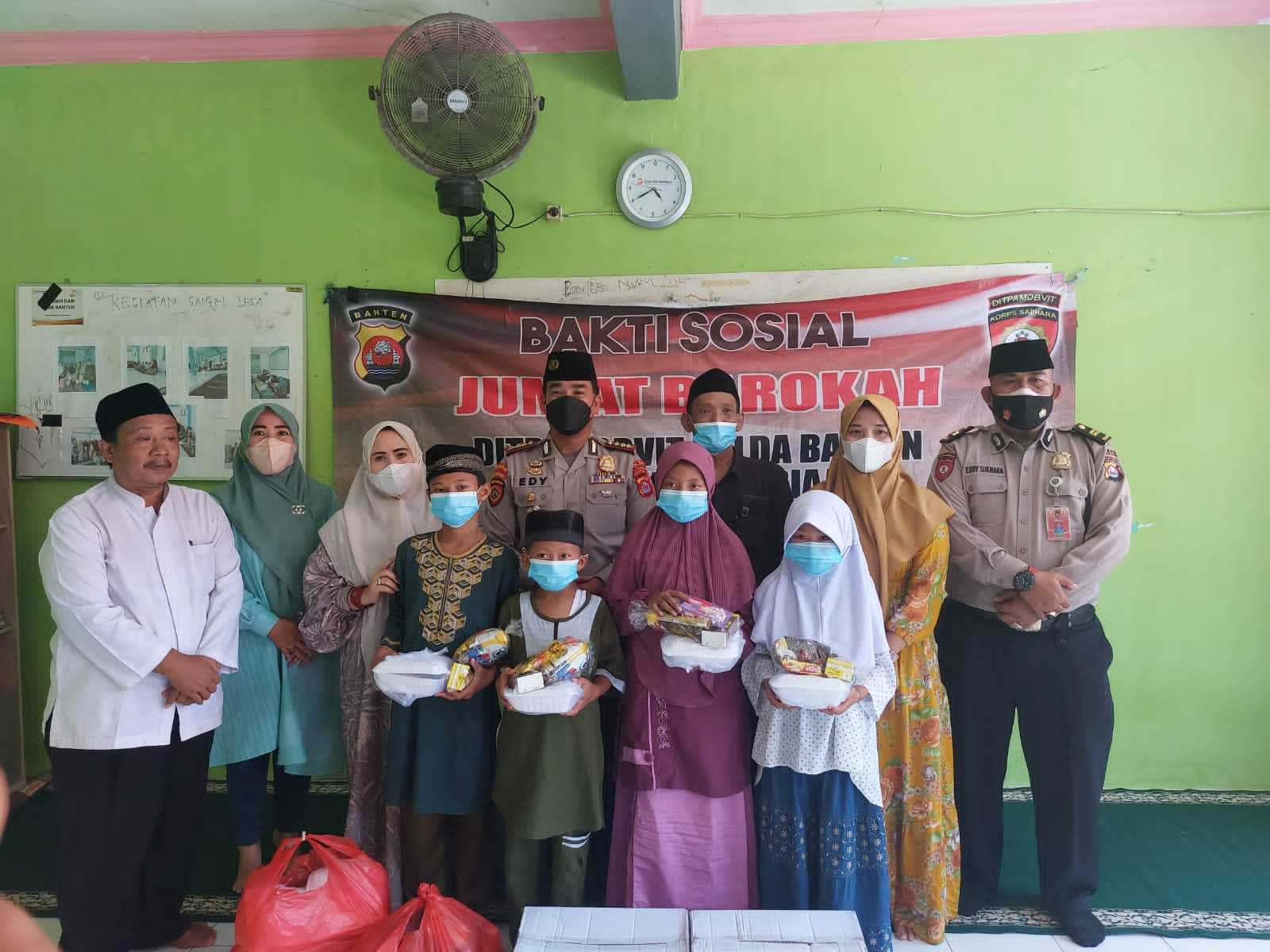 Gelar Jumat Barokah, Ditpamobvit Polda Banten Kunjungi Yayasan Panti Asuhan Nurul Islam 11 Gelar Jumat Barokah, Ditpamobvit Polda Banten Kunjungi Yayasan Panti Asuhan Nurul Islam