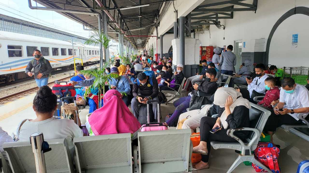 Amankan Barang Tertinggal Di Masa Angkutan Natal Dan Tahun Baru, Daerah Operasi Jakarta 1 (Daop 1 Jakarta) Perintah Penumpang Telpon Call Canter Kai! 5 Amankan Barang Tertinggal Di Masa Angkutan Natal Dan Tahun Baru, Daerah Operasi Jakarta 1 (Daop 1 Jakarta) Perintah Penumpang Telpon Call Canter Kai!