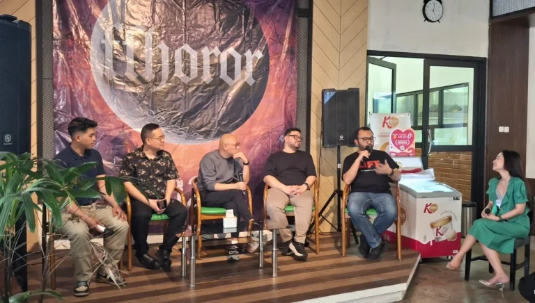 “Surga Di Telapak Kaki Ibu”: Ketika Luka Seorang Perempuan Menjadi Doa Yang Tak Pernah Putus 13 “Surga Di Telapak Kaki Ibu”: Ketika Luka Seorang Perempuan Menjadi Doa Yang Tak Pernah Putus