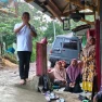Meski Kondisi Hujan, Kader Prabowo Nyaman Dengar Keluhan Warga Lebak Soal Pembangunan Desa
