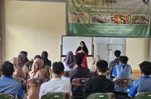 Ketua PC Fatayat NU Kota Tangerang Beri Motivasi Kepada Peserta Pelatihan Di BLKK Al Qudratiyah Pandeglang