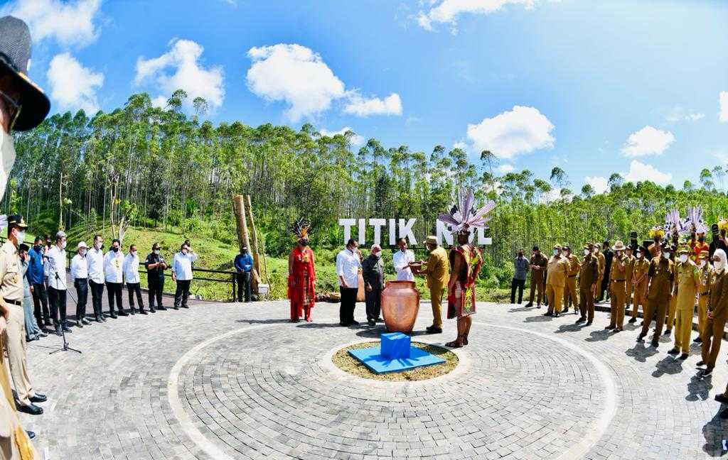 Presiden Satukan Tanah Dan Air Di Titik Nol Ikn
