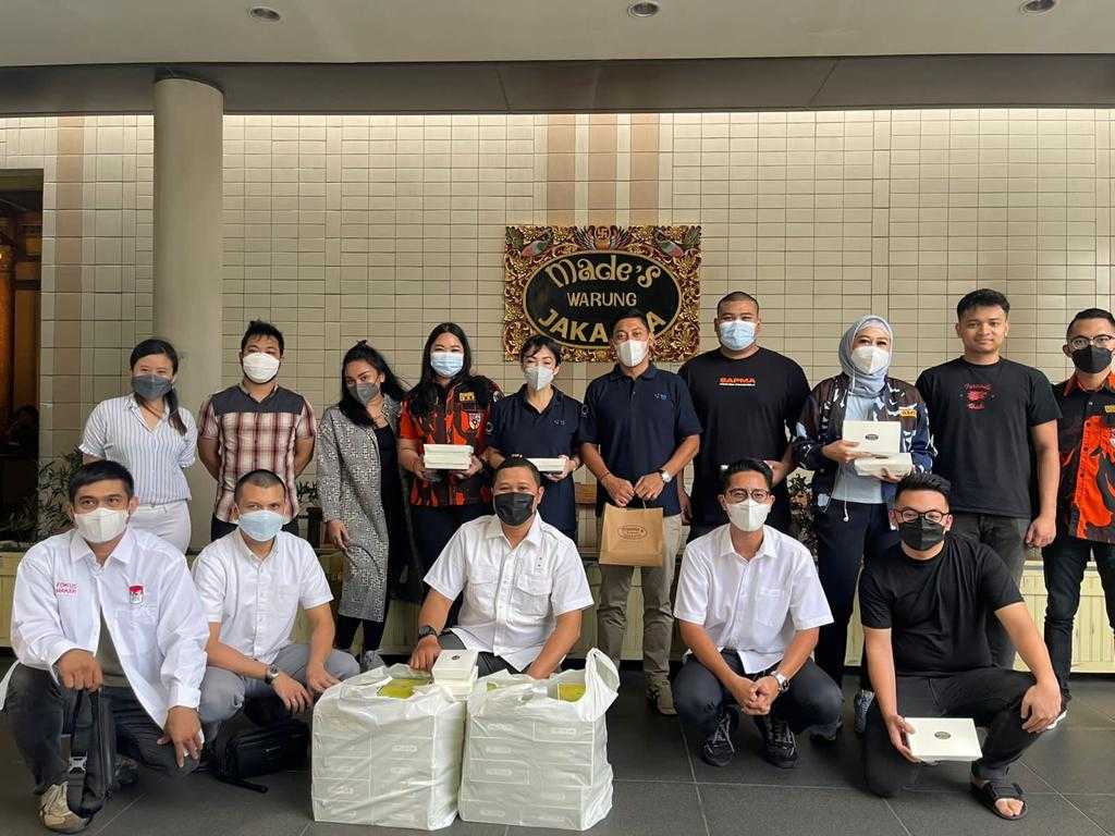 Warung Made, Fokusmaker, Sapma Pp Dan Aroem Alzier Dki Berbagi Ribuan Ta’jil Serta Sembako