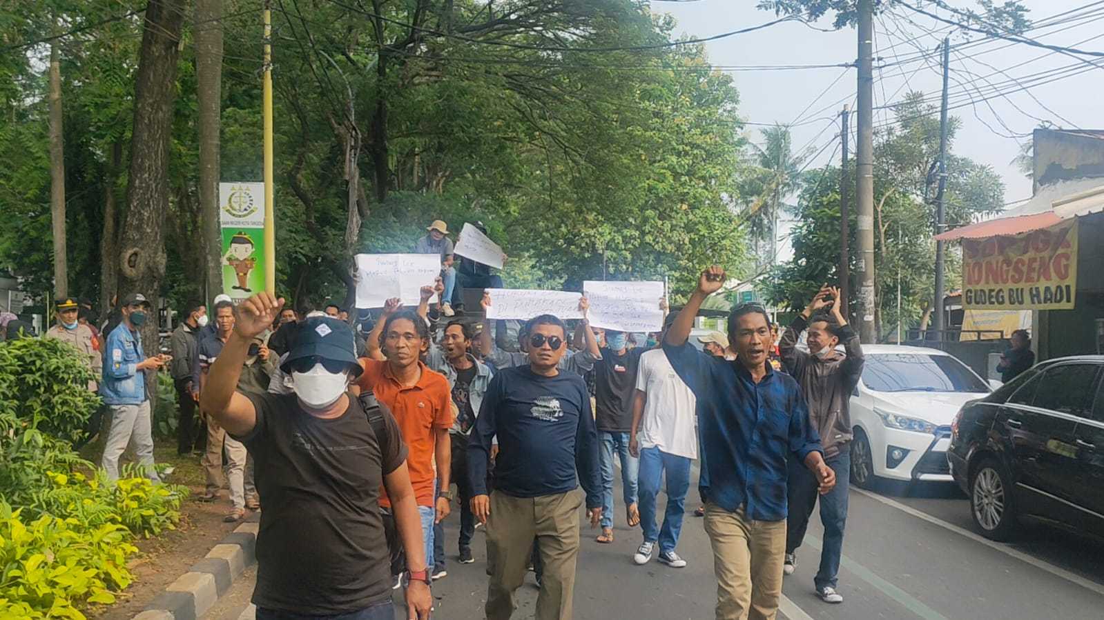 Warga Tangerang Demo Di Pn, Jimmy Lie Layak Ditahan