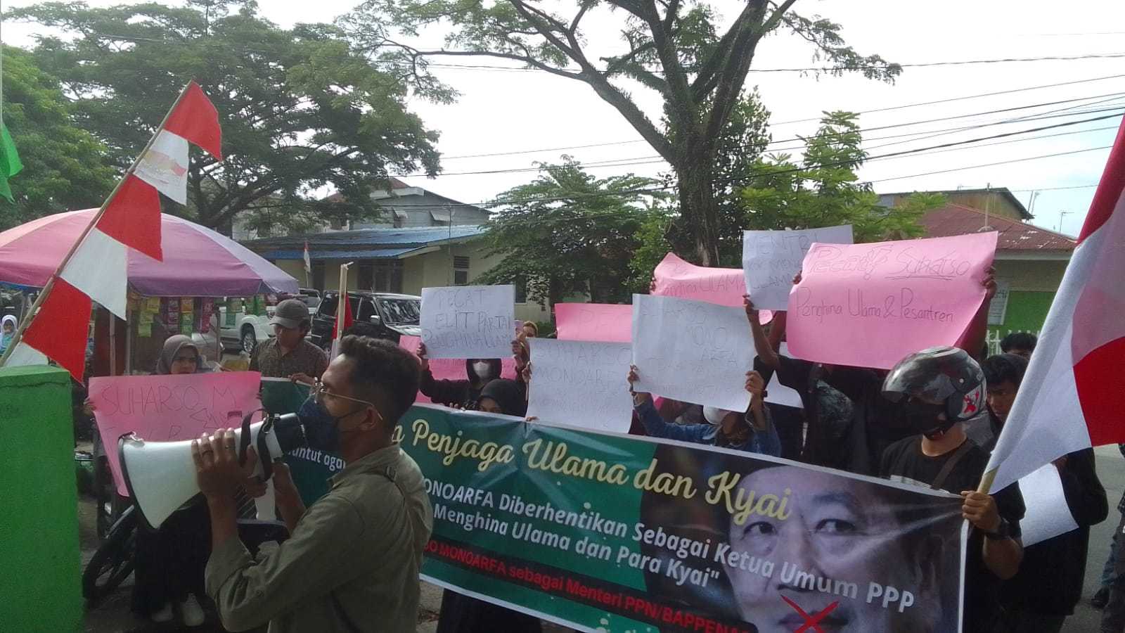 Barisan Penjaga Ulama Dan Kiyai Sumatera Barat Desak Ketua Umum Ppp Dicopot Dari Menteri Bappenas
