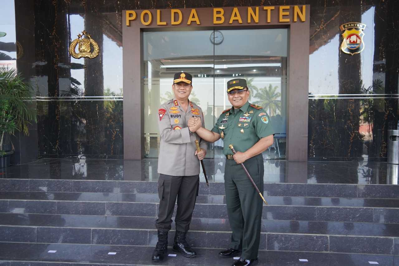 Kapolda Banten Berikan Bantuan Rumah Tanpa Dp Ke Tni Dan Polri