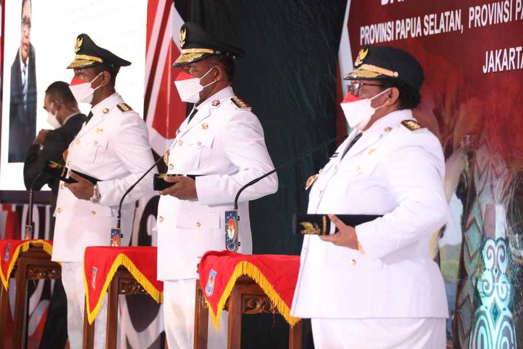 Mendagri Resmi Lantik Tiga Penjabat Gubernur Dob Papua 11 Mendagri Resmi Lantik Tiga Penjabat Gubernur Dob Papua