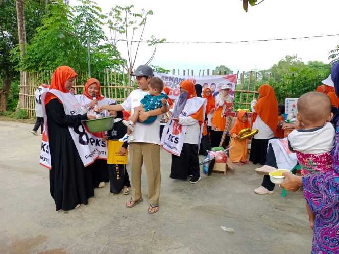 
PKS Menyapa Masyarakat, Senam Bersama di Taman Angsoka Kecamatan Kasemen