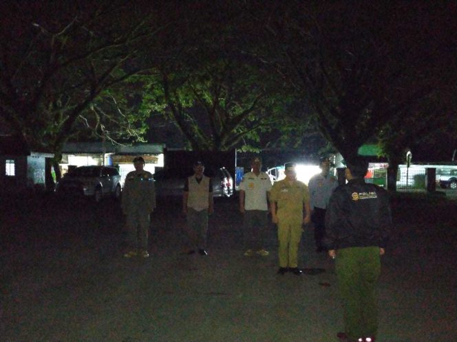 
					Keterangan foto : Pemerintah Kabupaten (Pemkab) Lebak gerak cepat menindak lanjuti Vidio Viral keluhan warga masyarakat yang rumahnya, Jumat (5/5/2023)