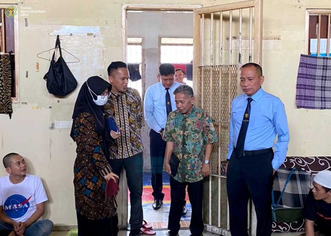 
					Kepala Divisi Pemasyarakatan Kusnali menerima langsung kedatangan Kepala Perwakilan Ombudsman Jabar Dan Satriana yang didampinig oleh Asisten Pengaduan Masyarakat Siti Julaeha dan Pemeriksa Laporan Ujang S, (Rabu, 3/5/2023) 