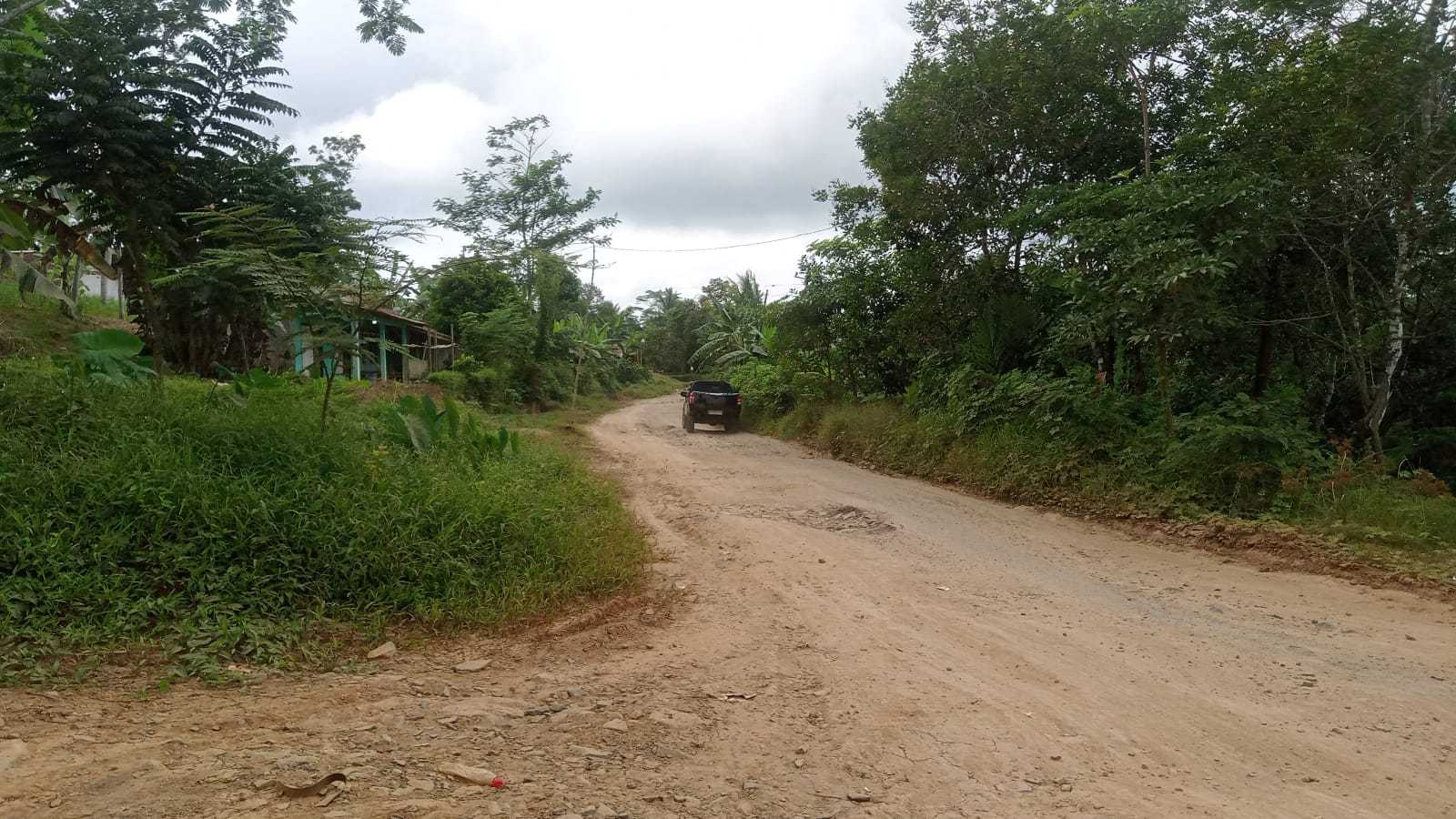 Kacau, Jalan Raya Sampay Sajir Yang Melewati Cipadang Kecamatan Cileles Rusak Parah 15 Kacau, Jalan Raya Sampay Sajir Yang Melewati Cipadang Kecamatan Cileles Rusak Parah