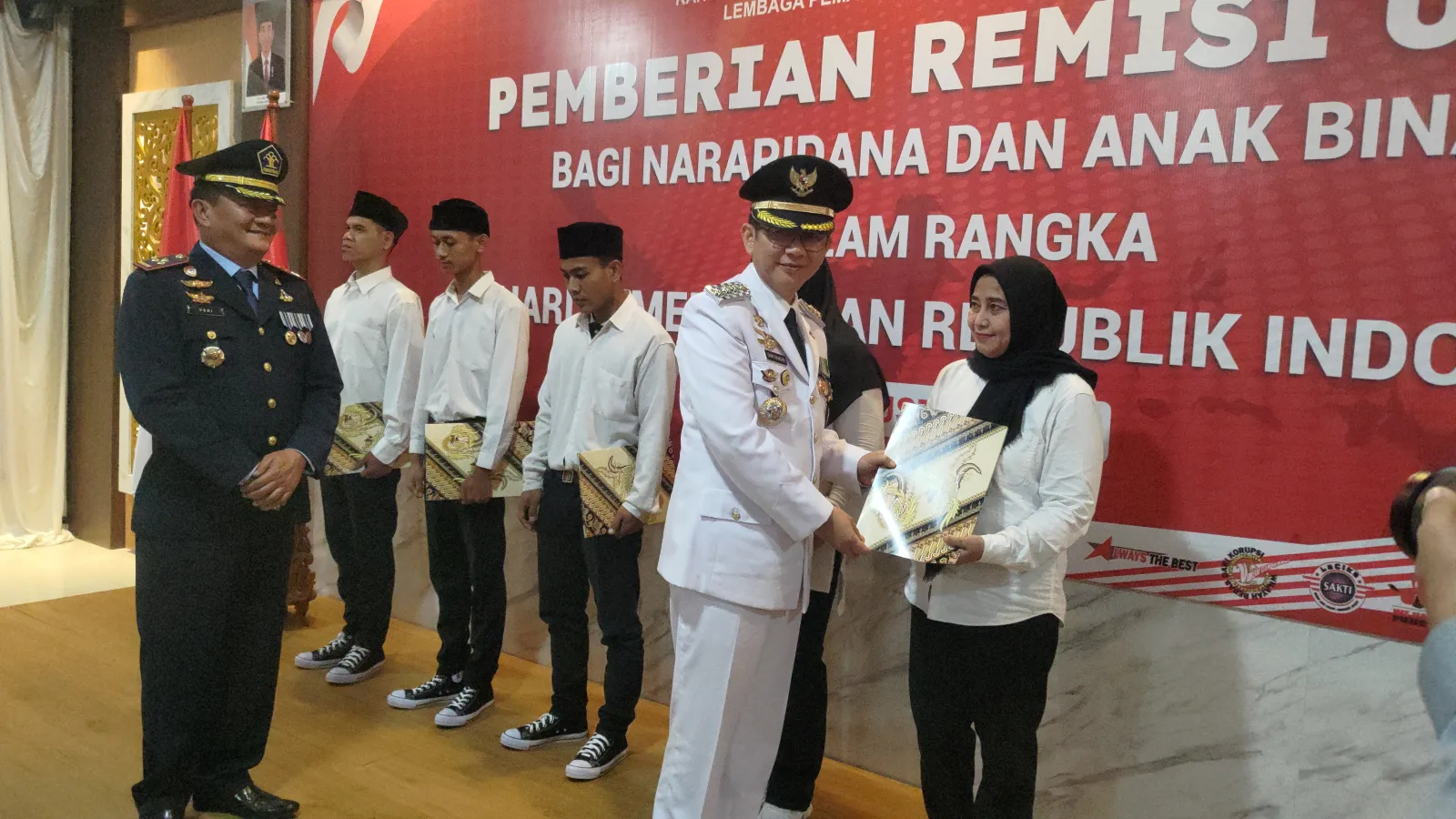 Saat Hut Ri Ke 78, Lapas Kelas Ii Cikarang Berikan Remisi Ke 1268 Warga Binaan