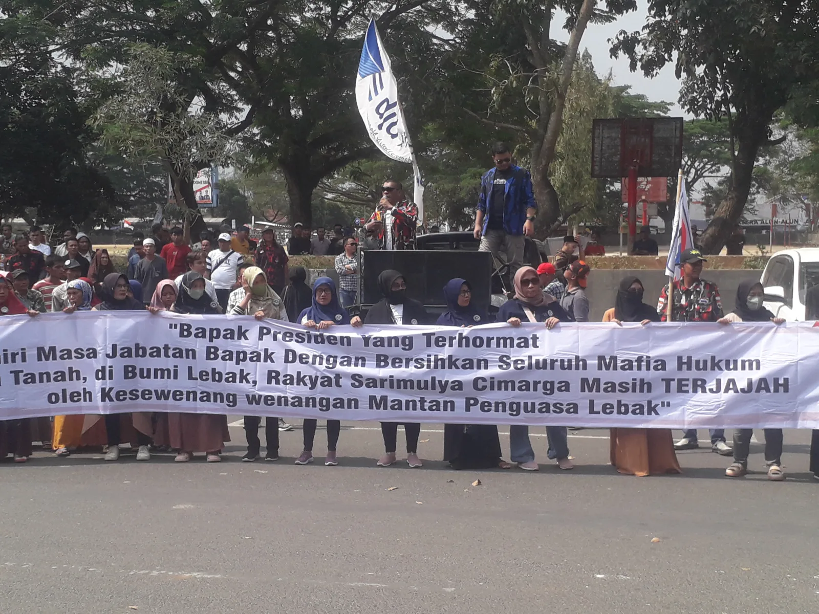 Gawat, Ratusan Massa Desak Penguasa Lebak Lengser