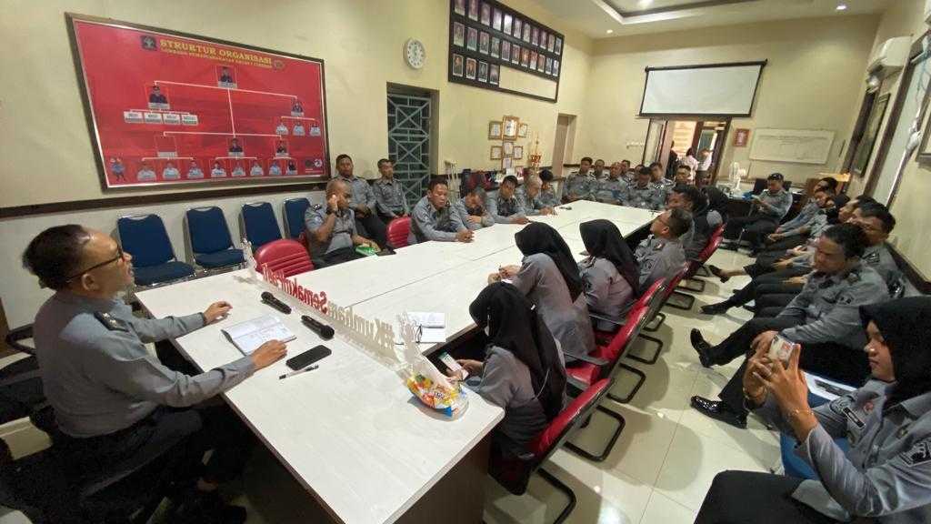 Kalapas Cirebon Yan Rusmanto Berikan Arahan Perdana Kepada Seluruh Jajaran Dan Staff