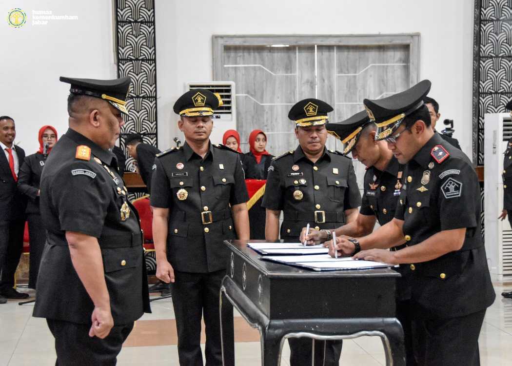 Kakanwilkumham R. Andika Dwi Prasetya Lantik 176 Pejabat Baru Di Lingkungan Kemenkumham Jabar