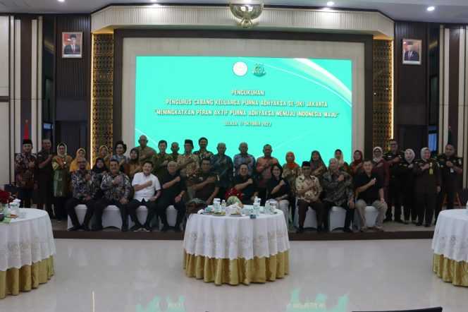 
Keterangan foto : Pengurus Daerah (PENGDA) Keluarga Besar Purna Adhyaksa (KBPA) DKI Jakarta lakukan pengukuhan Pengurus Cabang (Pengcab) KBPA Se DKI JAKARTA untuk kepengurusan periode 2023-2027, Kamis (19/10/2023)