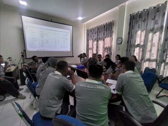 
Keterangan foto : PK Bapas Subang Laksanakan Sidang Tim Pengamat Pemasyarakatan Bahas Agenda LITMAS, (Jum'at, 20/10/2023) 