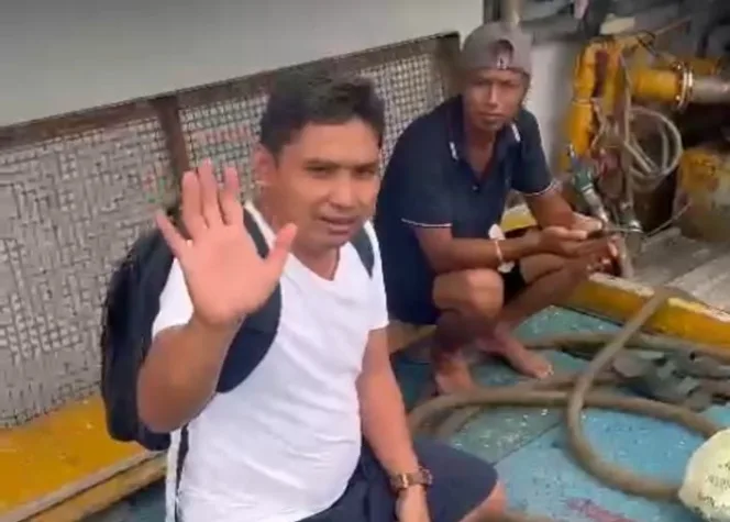 
Keterangan Foto: Prapto Sekjen Gerak Nusantara saat berada di Taiwan melakukan kegiatan pengecekan pekerja Indonesia.