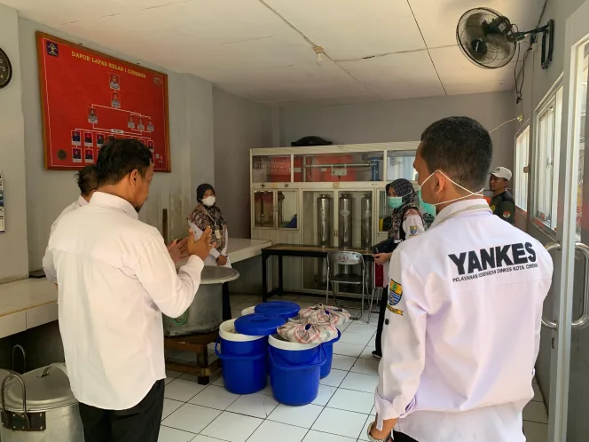 
Keterangan foto : Kabid Pembinaan Lapas Cirebon, Iwan Darmawan, (Sabtu, 31/8/2024) 