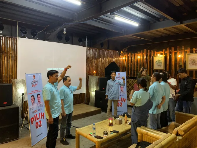 
Keterangan foto : Relawan Andra Soni Deklarasi Bareng Mahasiswa dan Pemuda, (Senin, 30/9/2024) 