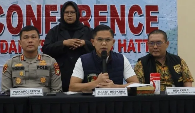 
Keterangan foto : Kasat Reskrim Polresta Bandara Soekarno-Hatta, Kompol Reza, Senin (17/9/2024) 