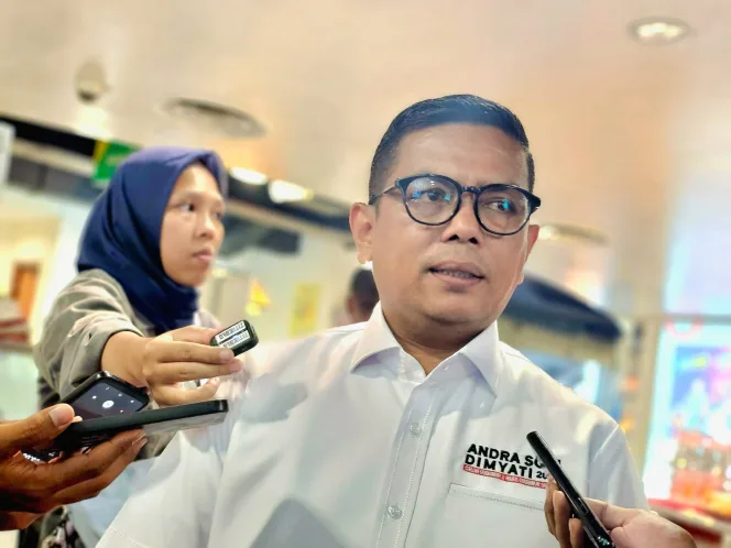 
Keterangan foto : Andra Soni Jelang Debat Perdana Pilgub Banten: dari Doa Keluarga, Orang Tua dan Ulama, (Kamis, 17/10/2024) 