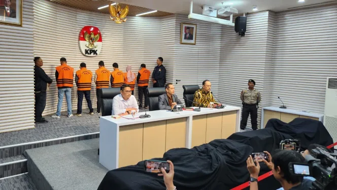 
Keterangan foto : KPK Akan Dalami Aliran Duit Paman Birin ke Istrinya Calon Gubernur Kalimantan Selatan, (Kamis, 17/10/2024) 