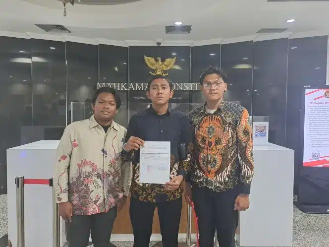 
Alumni Fakultas Syariah dan Hukum UIN Jakarta, Silvi Nudia Nazla dan Mohammad Fajar Ismail.