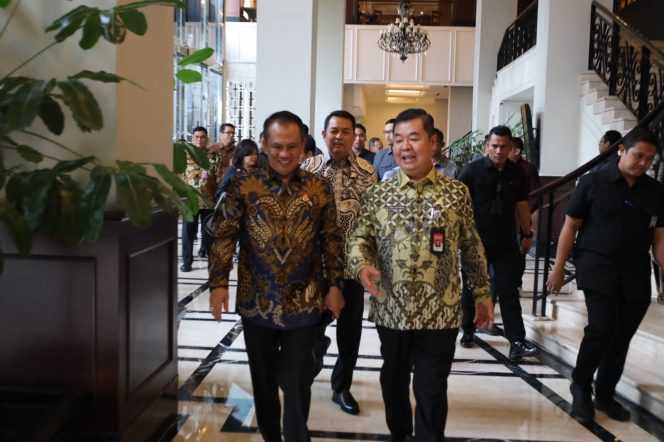 
Keterangan foto : Kepala Kejaksaan Tinggi Daerah Khusus Jakarta, Patris Yusrian Jaya menginisiasi terbentuknya Tim Terpadu Optimalisasi dan Perbaikan Tata Kelola Pendapatan Daerah Jakarta, Jumat (11/1/2025) 