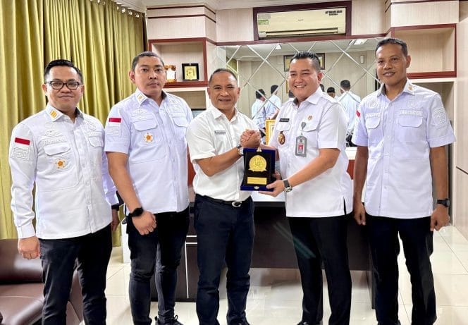 
Keterangan foto : Imigrasi Bekasi Bersinergi dengan Dinas Kesehatan Tingkatkan Pelayanan Terbaik Bagi Masyarakat, (Rabu, 22/1/2025) 