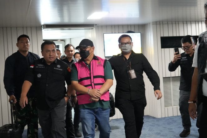 
Kejagung telah melakukan penangkapan terhadap 1 (satu) orang Tersangka perkara dugaan tindak pidana korupsi dalam kegiatan importasi gula di Kementerian Perdagangan tahun 2015 – 2016. Jakarta