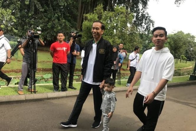 
Presiden ke-7 RI, Joko Widodo (Jokowi) yang dinominasikan menjadi pemimpin terkorup dunia versi Proyek Pelaporan Kejahatan Terorganisasi dan Korupsi (Organized Crime and Corruption Reporting Project/OCCRP).