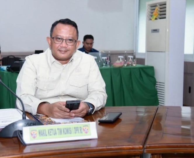 
Keterangan foto : Wakil Ketua Komisi I DPR RI Anton Sukartono Suratto, Senin (27/1/2025) 