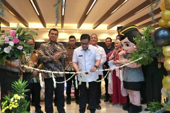 Keterangan foto : Plt. Dirjen Imigrasi, Saffar M. Godam meresmikan Immigration Lounge di Grand Metropolitan Mall Bekasi, (Jum'at, 10/1/2025)