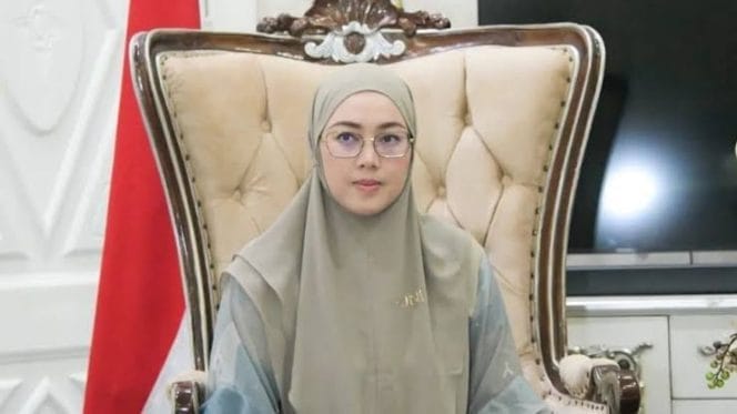 
Anne Ratna Mustika.
