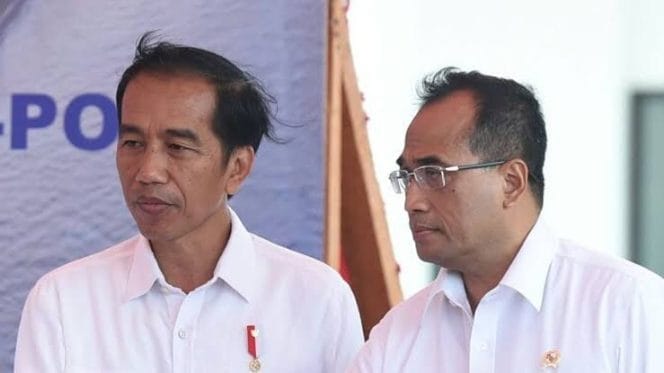 
Mantan Presiden Joko Widodo (Jokowi) bersama Budi Karya Sumadi (BKS) mantan Menteri Perhubungan.
