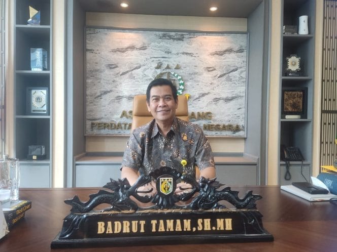 
Keterangan foto : Kepala Kejaksaan Tinggi Daerah Khusus Jakarta Patris Yustrian Jaya melalui Asisten Bidang Perdata dan Tata Usaha Negara Kejati DKJ, Badrut Tamam dalam keterangan tertulisnya yang diterima, Sabtu (1/2/2025)