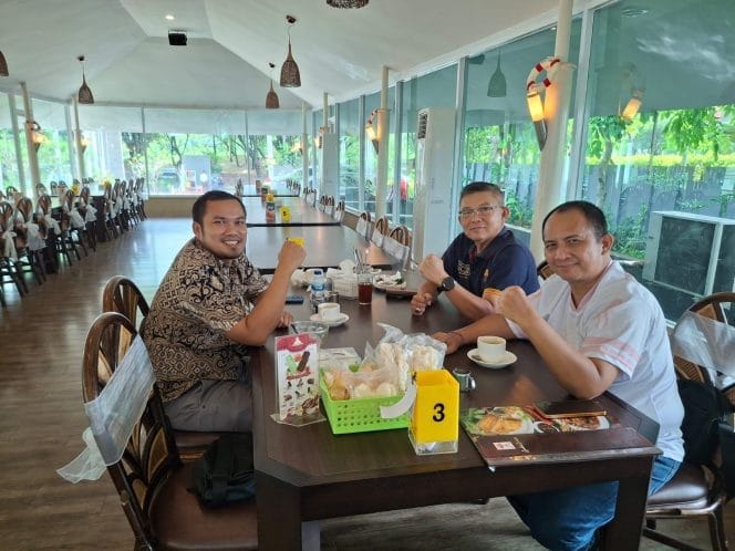 
Keterangan foto : Dewan Pimpinan Wilayah (DPW) Organisasi Masyarakat (Ormas) Kerapatan Indonesia Tanah Air (KITA) Provinsi Banten kembali menggelar rapat koordinasi dengan pengurus yang ada di Tangerang, Jumat (14/2/2025) 