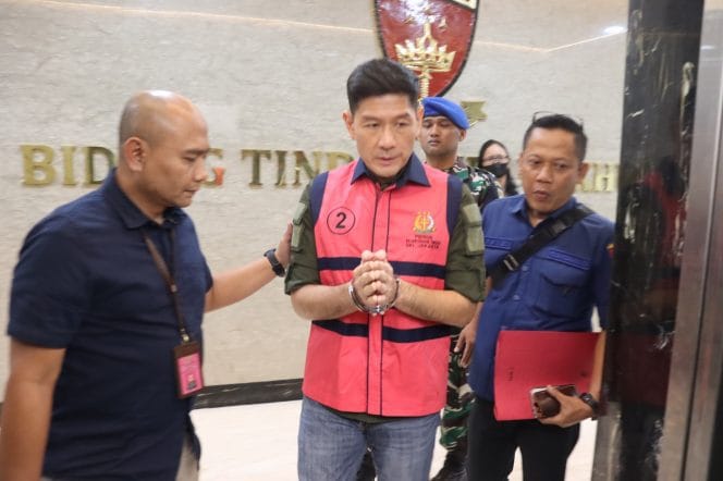 
Keterangan foto : Kejaksaan Tinggi Daerah Khusus Jakarta kembali bertindak tegas menjebloskan 3 tersangka kasus dugaan korupsi pemberian kredit perbankan Pemerintah Provinsi Jawa Timur Cabang Jakarta, Jumat (21/2/2025)