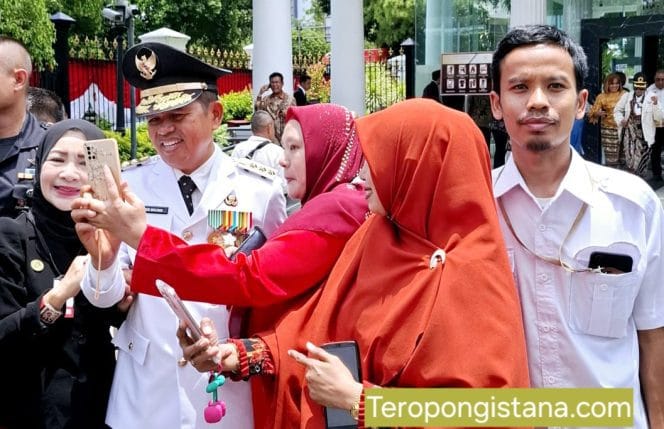 
Keterangan Foto: Presiden Prabowo Subianto melantik 961 kepala daerah dari seluruh Indonesia yang digelar serentak di Istana Kepresidenan Jakarta pada Kamis, 20 Februari 2025.