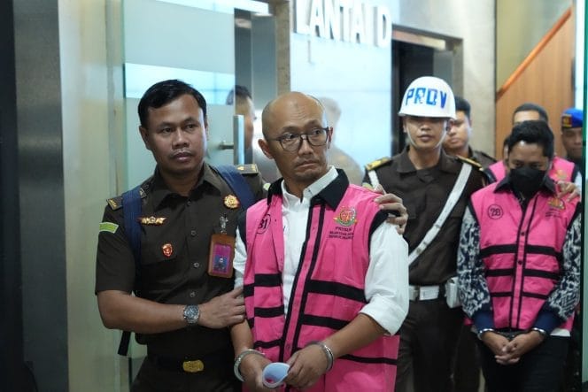 
Keterangan Foto : Kejaksaan Agung (Kejagung) mengungkap potensi kerugian negara dalam skandal dugaan korupsi tata kelola minyak mentah di PT. Pertamina Patra Niaga. Rabu, (26/02/2025). 