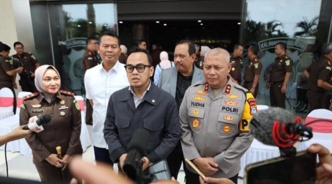 
Keterangan foto : Wakil Ketua Komisi III DPR RI dari partai PKB Moh. Rano Alfath puji langkah cepat Polres Metro Tangerang Selatan, Senin (17/2/2025) 