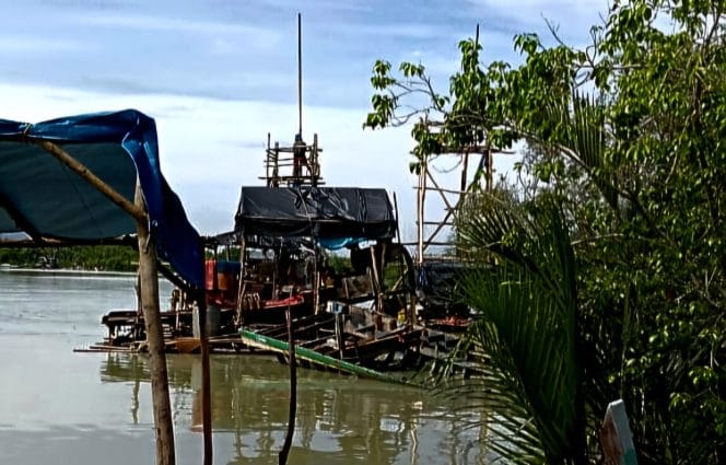 
Keterangan Foto: Tambang Ilegal di Pangkalpinang.