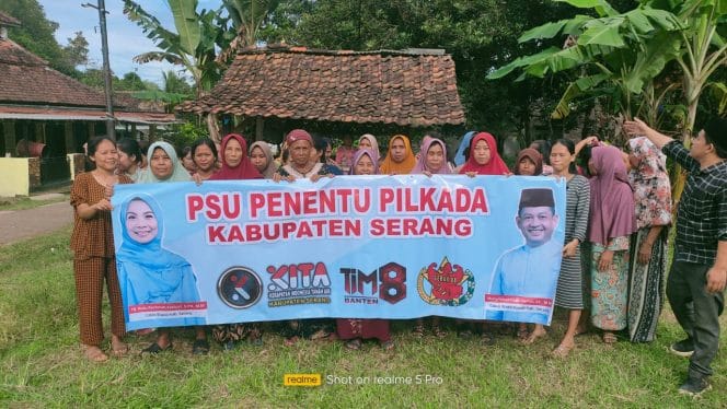 Keterangan foto - Emak-emak dari Ormas KITA, TIM 08 Prabowo dan Gerak 08 Kabupaten Serang meminta masyarakat untuk mengawal kemenangan calon Bupati dan Wakil Bupati Ratu Rachmatu Zakiyah-Najib Hamas menang di Pilkada Kabupaten Serang, Jumat (7/3/2025)