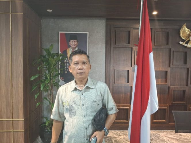 
Keterangan foto : Pengamat Kehutanan, Mr Mukhsin Nasir, dalam percakapannya dengan wartawan di Jakarta, Senin (10/03/2025).