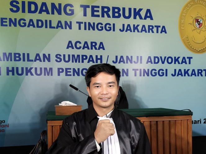 
Keterangan Foto : Penggiat Hukum Irman Bunawolo.