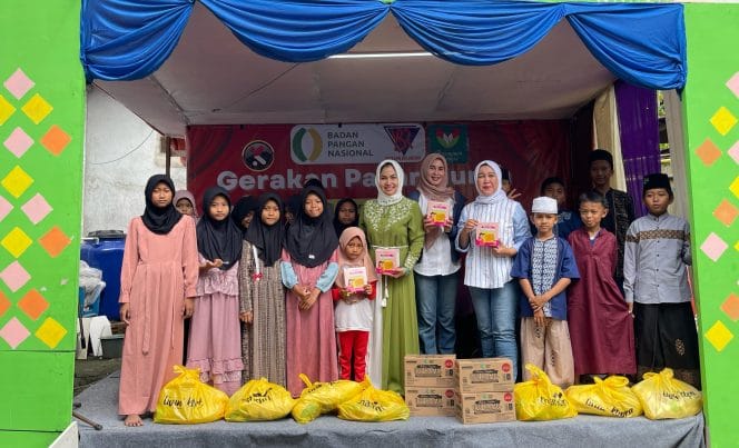 
Keterangan Foto: Ormas KITA Santunan anak yatim.