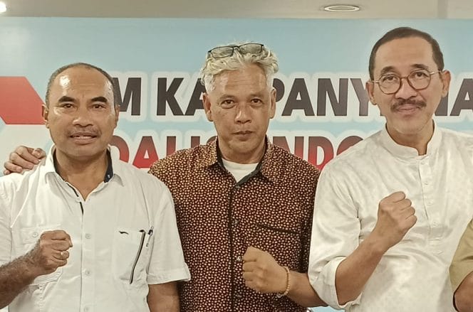 
Keterangan Foto : Aktivis 80-an Revitriyoso Husodo Manuver Kepala Babi Gagal Total, Rakyat Semakin Percaya Pemerintah.