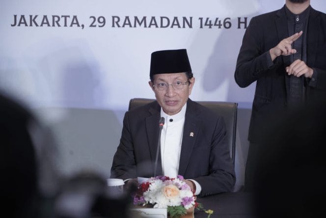 
Keterangan Foto : Menteri Agama Nasaruddin Umar, di Kantor Kementerian Agama, Jalan MH Thamrin No. 6, Jakarta, Sabtu (29/3/2025).