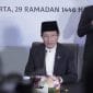 31 Maret 2025 Pemerintah Tetapkan 1 Syawal 1446  Teropongistana.com Jakarta - Pemerintah Menetapkan 1 Syawal 1446H/2025 M Jatuh Pada Senin, 31 Maret 2025. Penetapan Ini Didasarkan Pada Keputusan Sidang Isbat Yang Dipimpin Menteri Agama Nasaruddin Umar, Di Kantor Kementerian Agama, Jalan Mh Thamrin No. 6, Jakarta, Sabtu (29/3/2025). “Sidang Isbat Secara Bulat Menetapkan 1 Syawal 1446 H Jatuh Pada Hari Senin, 31 Maret 2025,” Ujar Menag Dalam Konferensi Pers Yang Digelar Usai Sidang Isbat 1 Syawal 1446 H. Menurut Menag, Sidang Menyepakati Keputusan Tersebut Karena Dua Hal. &Quot;Pertama, Kita Telah Mendengar Paparan Tim Hisab Rukyat Kemenag Posisi Hilal Hari Ini Di Seluruh Indonesia Masih Di Bawah Ufuk Dengan Ketinggian Berkisar Minus 3 Derajat 15,47 Detik Sampai Minus 1 Derajat 4,57 Detik. Dengan Sudut Elongasi Berkisar 1 Derajat 12,89 Detik Hingga 1 Derajat 36,38 Detik,&Quot; Kata Menag. &Quot;Secara Hisab, Data Hilal Pada Hari Ini Belum Memenuhi Kriteria Visibilitas Hilal Mabims,&Quot; Imbuhnya. Artinya, Secara Hisab Posisi Hilal Di Indonesia Saat Sidang Isbat Awal Syawal 1446 H, Tidak Ada Yang Memenuhi Kriteria Baru Yang Ditetapkan Mabims (Menteri Agama Brunei, Indonesia, Malaysia, Dan Singapura). Diketahui, Bahwa Menteri Agama Anggota Mabims Menyepakati Kriteria Baru Yaitu Tinggi Hilal 3 Derajat Dan Sudut Elongasi 6,4 Derajat. Dengan Posisi Demikian, Lanjut Menag, Maka Secara Astronomis Atau Hisab, Hilal Tidak Dimungkinkan Untuk Dilihat. Hal Ini Selanjutnya Terkonfirmasi Oleh Pernyataan Para Perukyah Yang Diturunkan Kemenag. Pada Tahun Ini, Rukyah Dilaksanakan Kemenag Pada 33 Lokasi Di Indonesia. &Quot;Kita Mendengar Laporan Dari Sejumlah Perukyah Hilal Yang Bekerja Di Bawah Sumpah, Mulai Dari Aceh Hingga Papua. Di 33 Titik Tersebut, Tidak Ada Satu Pun Perukyah Dapat Melihat Hilal,&Quot; Ujar Menag Yang Didampingi Wakil Menteri Agama Romo Syafi'I, Ketua Komisi Viii Dpr Marwan Dasopang, Ketua Mui Kh Asrorun Niam, Dan Dirjen Bimas Islam Abu Rokhmad. Karena Dua Alasan Tersebut, Sidang Isbat Menyepakati Untuk Mengistikmalkan (Menyempurnakan) Bulan Ramadan Menjadi 30 Hari Sehingga 1 Syawal 1446 H Jatuh Pada Hari Senin, 31 Maret 2025. &Quot;Jadi, Minggu Besok Umat Islam Di Indonesia Masih Akan Menjalani Ibadah Puasa Ramadan, Selanjutnya Malam Senin Akan Takbiran Menyambut Idulfitri,&Quot; Jelas Menag. Menurut Menag, Umat Islam Di Indonesia Perlu Bersyukur Dengan Ramadan Dan Syawal Yang Terjadi Tahun Ini, Di Mana Seluruh Elemen Masyarakat Bisa Mengawali Dan Mengakhiri Dengan Waktu Yang Sama. &Quot;Alhamdulillah Satu Keberuntungan Bangsa Indonesia, Tahun Ini Awal Ramadannya Sama Dan Alhamdulillah Lebarannya Pun Sama,&Quot; Tutur Menag. &Quot;Mudah-Mudahan Keputusan Ini Merupakan Sarana Untuk Umat Islam Di Indonesia Agar Tetap Menjaga Toleransi Dan Kebersamaan, Baik Dalam Menjalankan Ibadah Maupun Dalam Bermasyarakat Di Dalam Naungan Tanah Air Yang Sama,&Quot; Sambungnya. Sidang Isbat 1 Syawal 1446 H Ini Digelar Secara Luring Dan Dihadiri Perwakilan Ormas Islam, Perwakilan Duta Besar Negara Sahabat, Tim Hisab Rukyat Kemenag, Serta Para Pejabat Eselon I Dan Ii Kementerian Agama.
